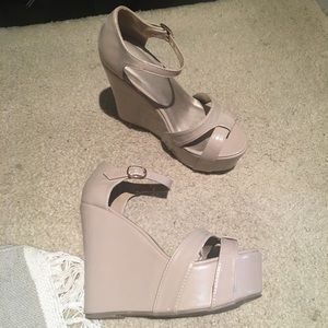 Nude wedges